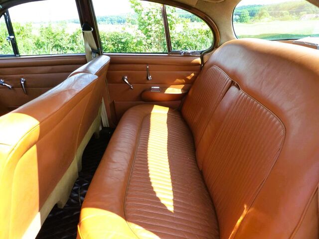 Daimler V8-250 V8-250