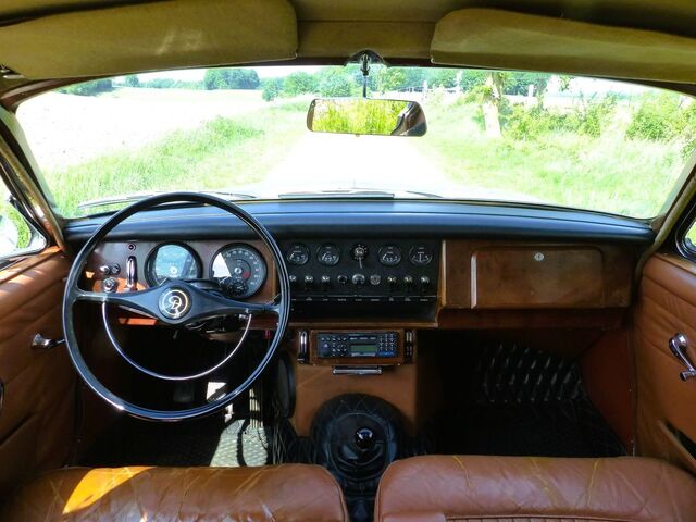 Daimler V8-250 V8-250