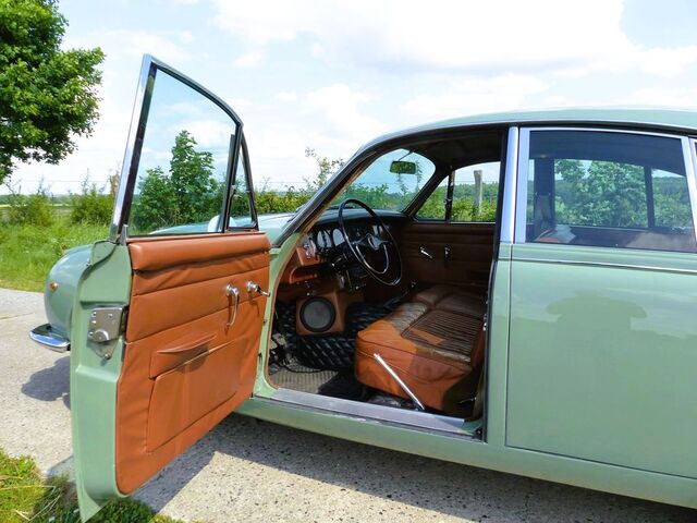 Daimler V8-250 V8-250