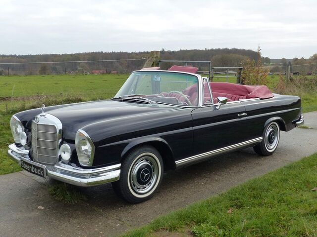 Mercedes-Benz 220