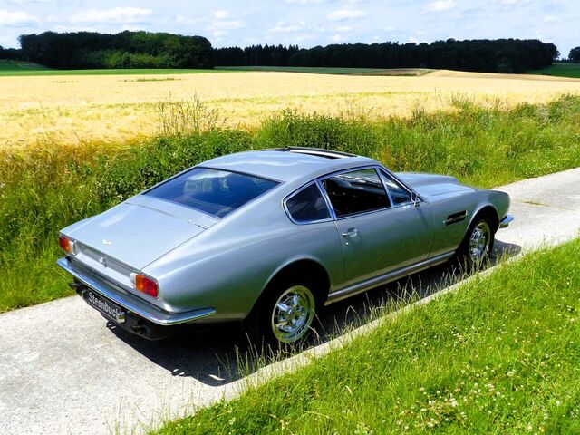 Aston Martin V8 V8