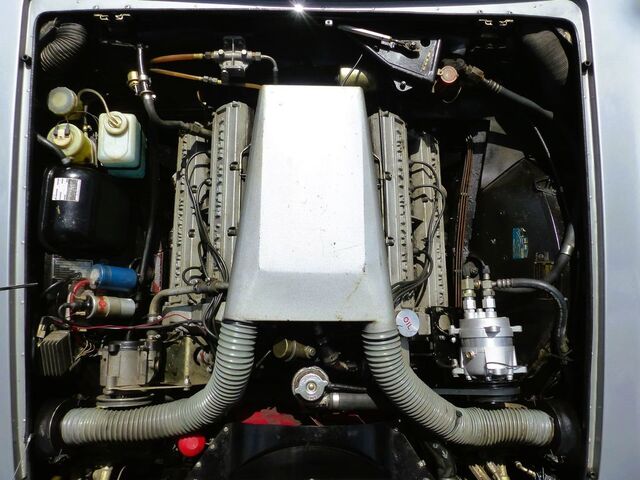Aston Martin V8 V8