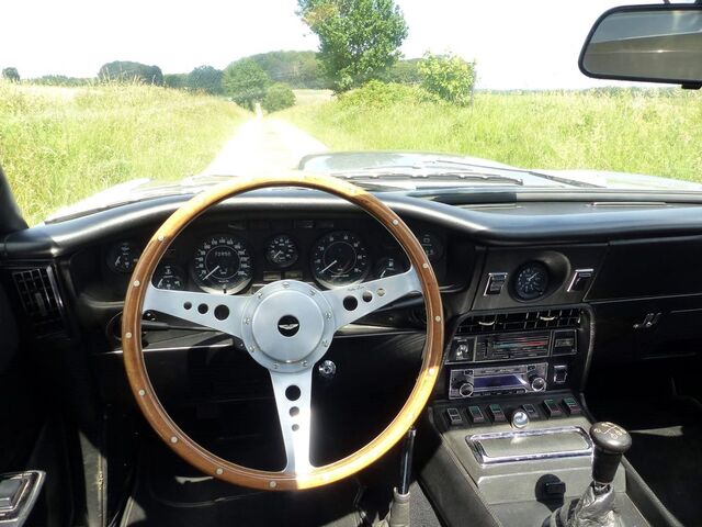 Aston Martin V8 V8