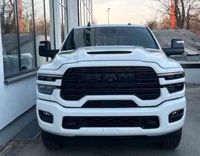 Dodge RAM 3500 Laramie Night Crew Cab 6.7HO 8 Gang
