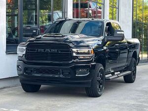 Dodge RAM 3500 Crew Cab Laramie 6.7l HO Luftfederung