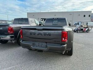 Dodge RAM 3500 Dually Crew Cab Laramie Night 6.7TD HO