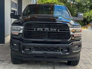 Dodge RAM 3500 Crew Cab Laramie 6.7l HO Luftfederung
