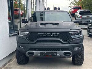 Dodge RAM 1500 TRX Crew Cab 1 Hand