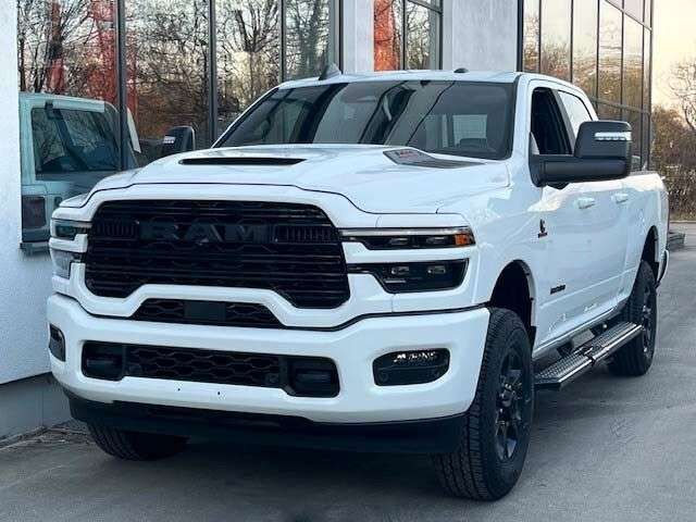 Dodge RAM 3500 Laramie Night Crew Cab 6.7HO 8 Gang