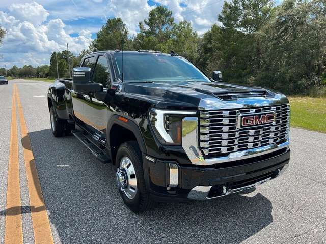 GMC Sierra 3500 Dually Denali  6.6l Duramax Diesel