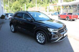 VW T-Roc Life 1.5 TSI DSG Navi,LED,SHZ,PDC