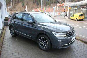 VW Tiguan Life 1.5 TSI AHK,LED,SHZ,PDC,ACC