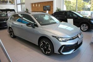 VW Golf VIII Variant 2.0 TDI R-Line DSG