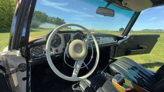Mercedes-Benz SL 280 Pagode