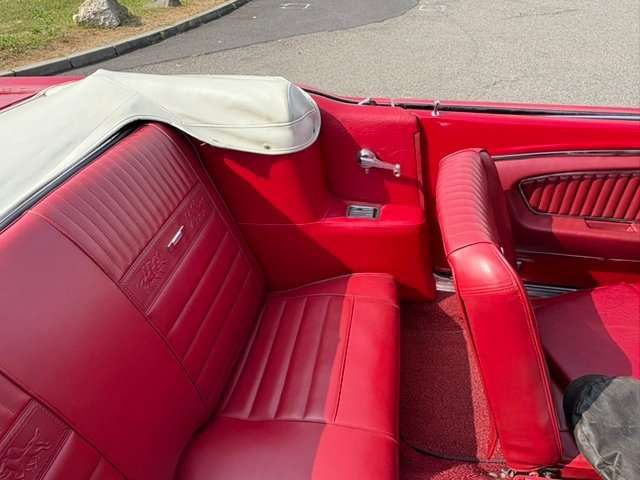 Ford Mustang Cabrio / Ponyausstattung