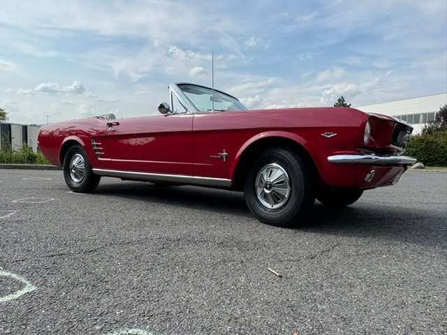Ford Mustang Cabrio / Ponyausstattung