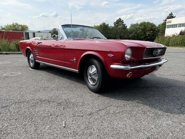 Ford Mustang Cabrio / Ponyausstattung