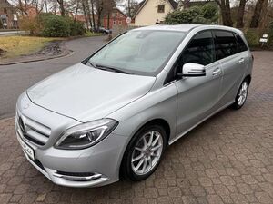 Mercedes-Benz B250 *nur 32 TKM!*1.Hand*Automatik*Navi*Kamera*Bi-Xenon