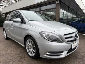 Mercedes-Benz B250 *nur 32 TKM!*1.Hand*Automatik*Navi*Kamera*Bi-Xenon