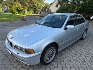 BMW 520 iA E39 *Scheckheft*Xenon*Memory*PDC*Klimaautomatik*
