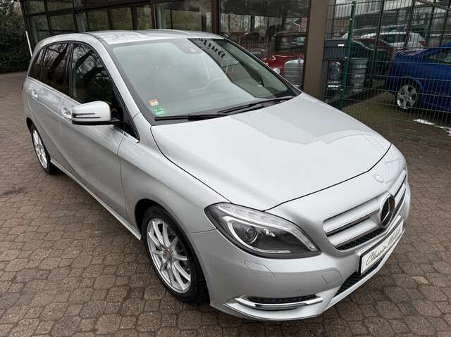 Mercedes-Benz B250 *nur 32 TKM!*1.Hand*Automatik*Navi*Kamera*Bi-Xenon