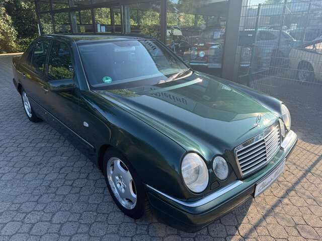 Mercedes-Benz E240