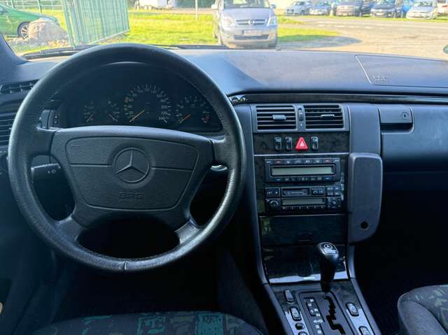 Mercedes-Benz E240 Avantgarde W210 *HU/AU 2/2028*Automatik*Xenon*3.Hand*