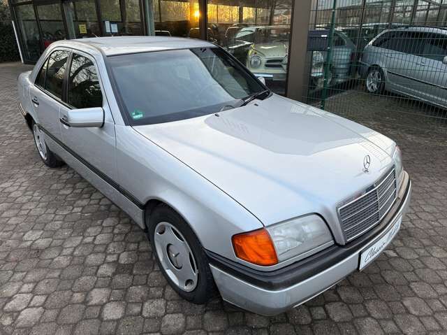 Mercedes-Benz C180