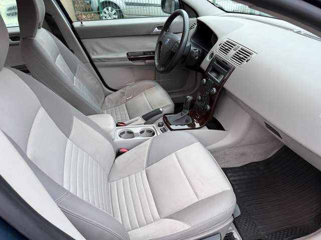 Volvo S40 1.8 Momentum *nur 100 TKM*1.Hand*Scheckheft*eSD*