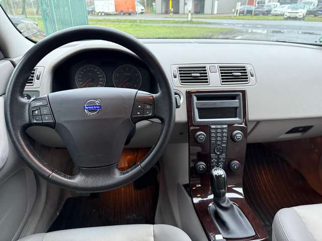 Volvo S40 1.8 Momentum *nur 100 TKM*1.Hand*Scheckheft*eSD*