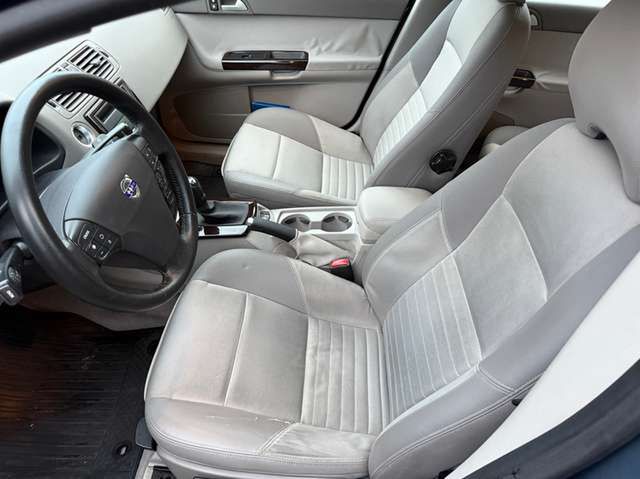 Volvo S40 1.8 Momentum *nur 100 TKM*1.Hand*Scheckheft*eSD*