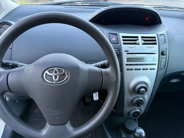 Toyota Yaris 1.0 VVT-i *nur 97 TKM*1.Hand*HU neu*Scheckheft*