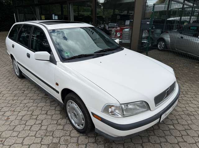 Volvo V40 1.6 *nur 123 TKM*HU neu*2.Hand*AHK*GJ-Reifen*eSD*