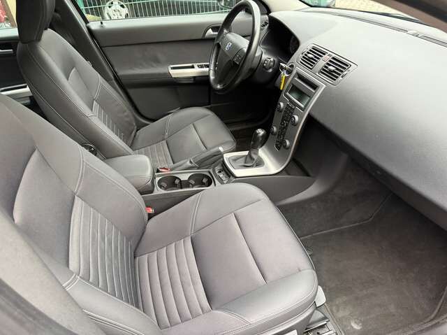 Volvo V50 2.0D Momentum *nur 131 TKM*HU a.W. neu*2.Hand*Xenon*