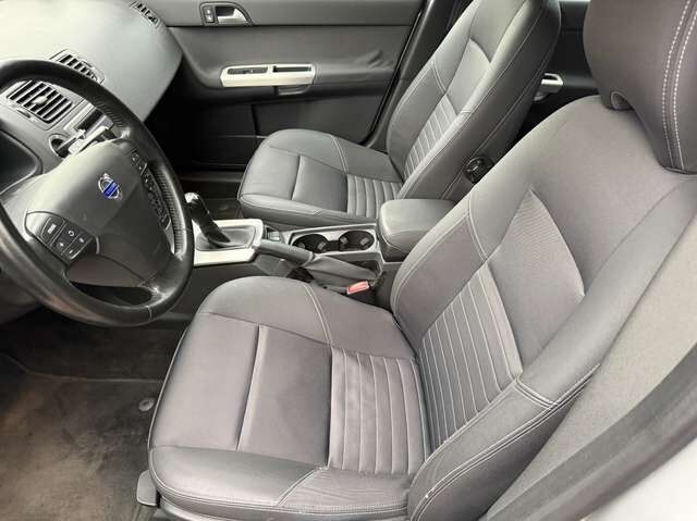 Volvo V50 2.0D Momentum *nur 131 TKM*HU a.W. neu*2.Hand*Xenon*