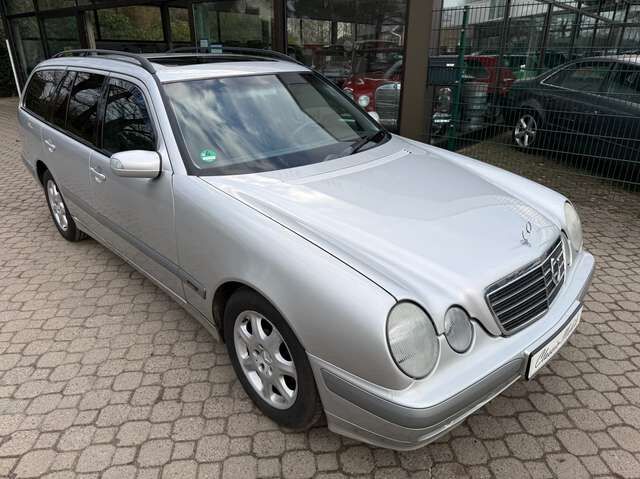 Mercedes-Benz E200