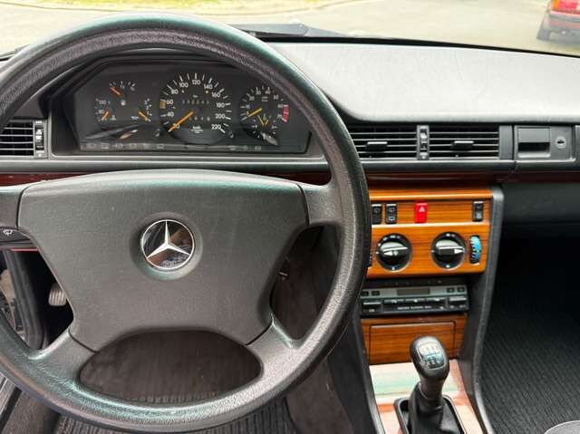 Mercedes-Benz Baureihe 124 200 TE W124 *HU/AU 3/2028*H-Kennzeichen*5-Gang*eSSD*aAHK*13 Jahre letzter Besitz*