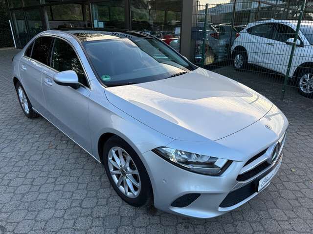 Mercedes-Benz A200 Progressive *nur 55 TKM*Panoramadach*AHK*SHZ*Navi*2.Hand*