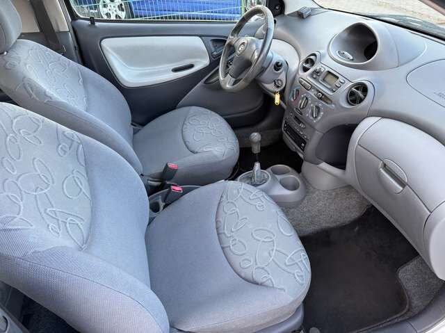 Toyota Yaris 1.3 Linea Terra *nur 85 TKM*HU neu*Klima*PDC*eFH*