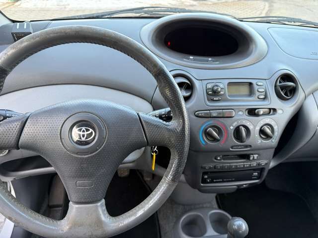 Toyota Yaris 1.3 Linea Terra *nur 85 TKM*HU neu*Klima*PDC*eFH*