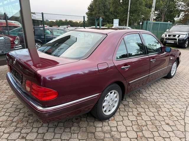 Mercedes-Benz E230 Elegance W210 *HU 10/2027*Automatik*Klima*aAHK*GJ-Reifen*