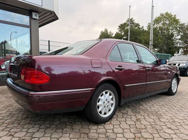 Mercedes-Benz E230 Elegance W210 *HU 10/2027*Automatik*Klima*aAHK*GJ-Reifen*