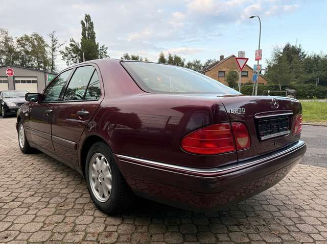 Mercedes-Benz E230 Elegance W210 *HU 10/2027*Automatik*Klima*aAHK*GJ-Reifen*