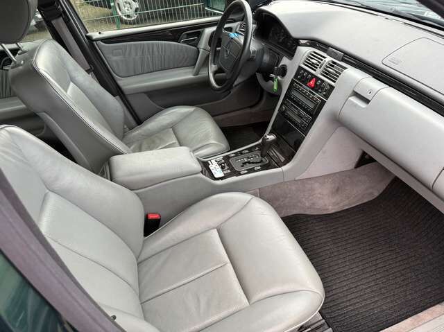 Mercedes-Benz E430 Avantgarde W210 *HU neu*2.Hand*Scheckheft*Leder*PDC*SHZ*Klimaautom.*