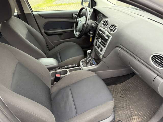 Ford Focus 2.0 16V Sport *Kupplungspedal liegt am Boden!*