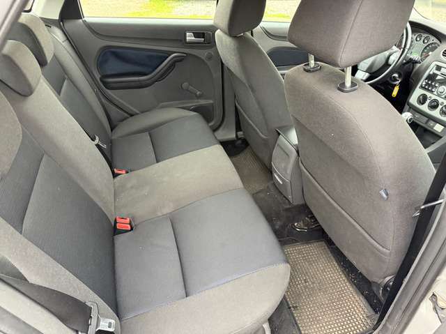 Ford Focus 2.0 16V Sport *Kupplungspedal liegt am Boden!*