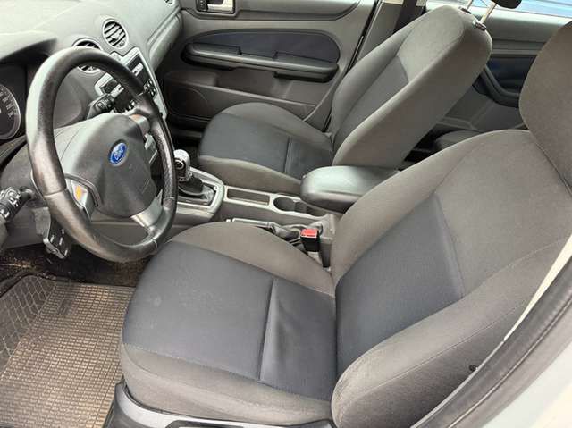 Ford Focus 2.0 16V Sport *Kupplungspedal liegt am Boden!*