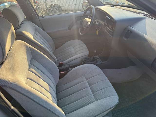 VW Passat Variant 1.8 GL *braucht Arbeit*AHK*eSD*GJ-Reifen*