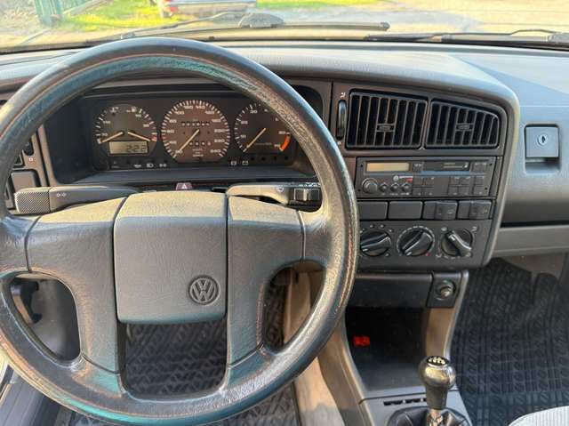 VW Passat Variant 1.8 GL *braucht Arbeit*AHK*eSD*GJ-Reifen*