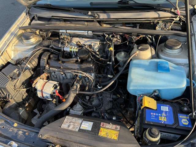 VW Passat Variant 1.8 GL *braucht Arbeit*AHK*eSD*GJ-Reifen*